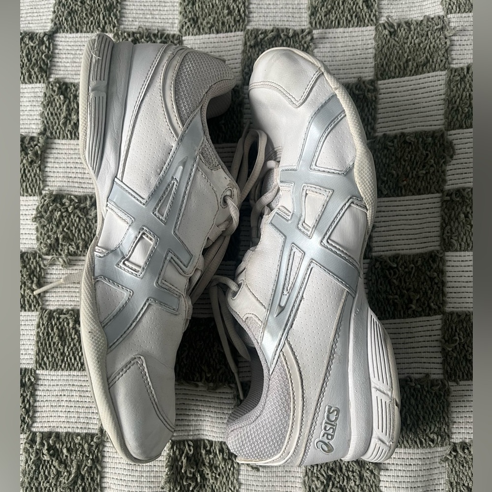 ASICS Women’s White Cheerleading Shoes | Athletic Sneakers | Size [6.5]
